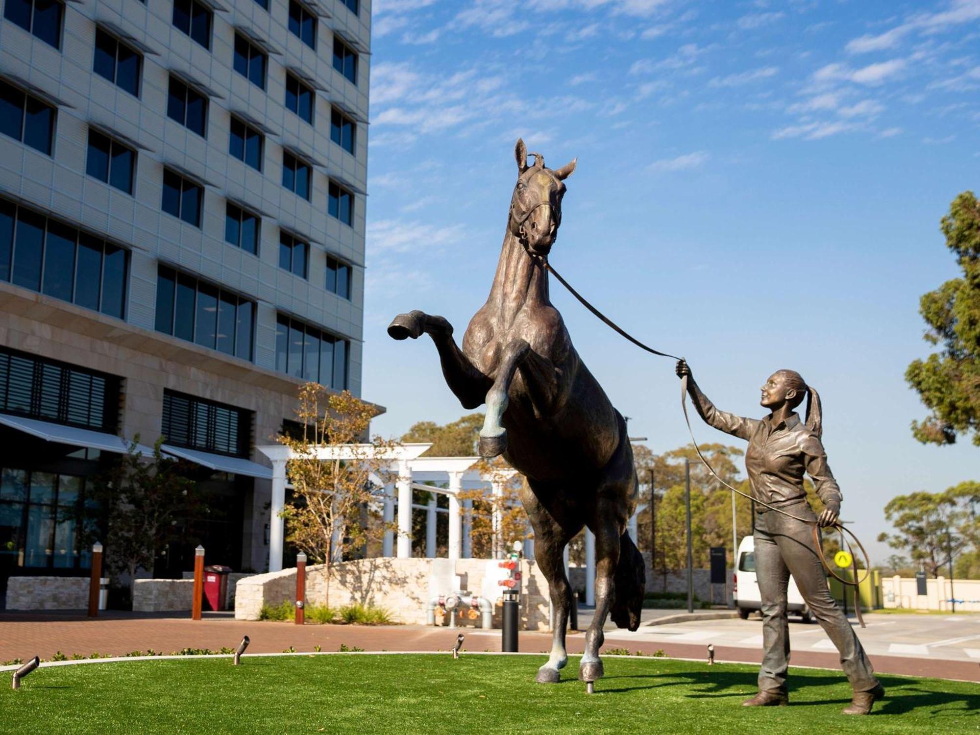The William Inglis Mgallery Warwick Farm Exterior foto Statue of Black Caviar at the Melbourne Racing Club
